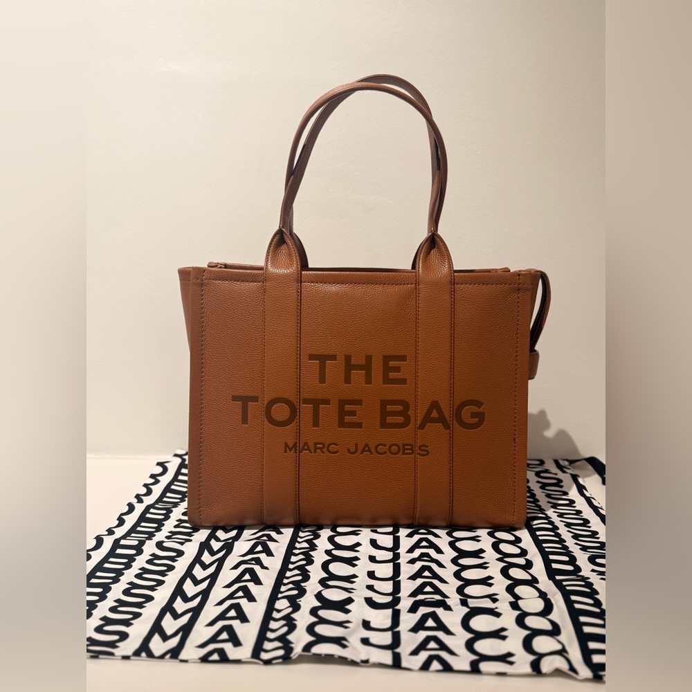 NWT Marc Jacobs large leather the tote bag - argan oil